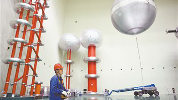 Experimental Study On Clean Air Distance Of +800 Kv Uhp Valve Hall In High Altitude And Dry Environment